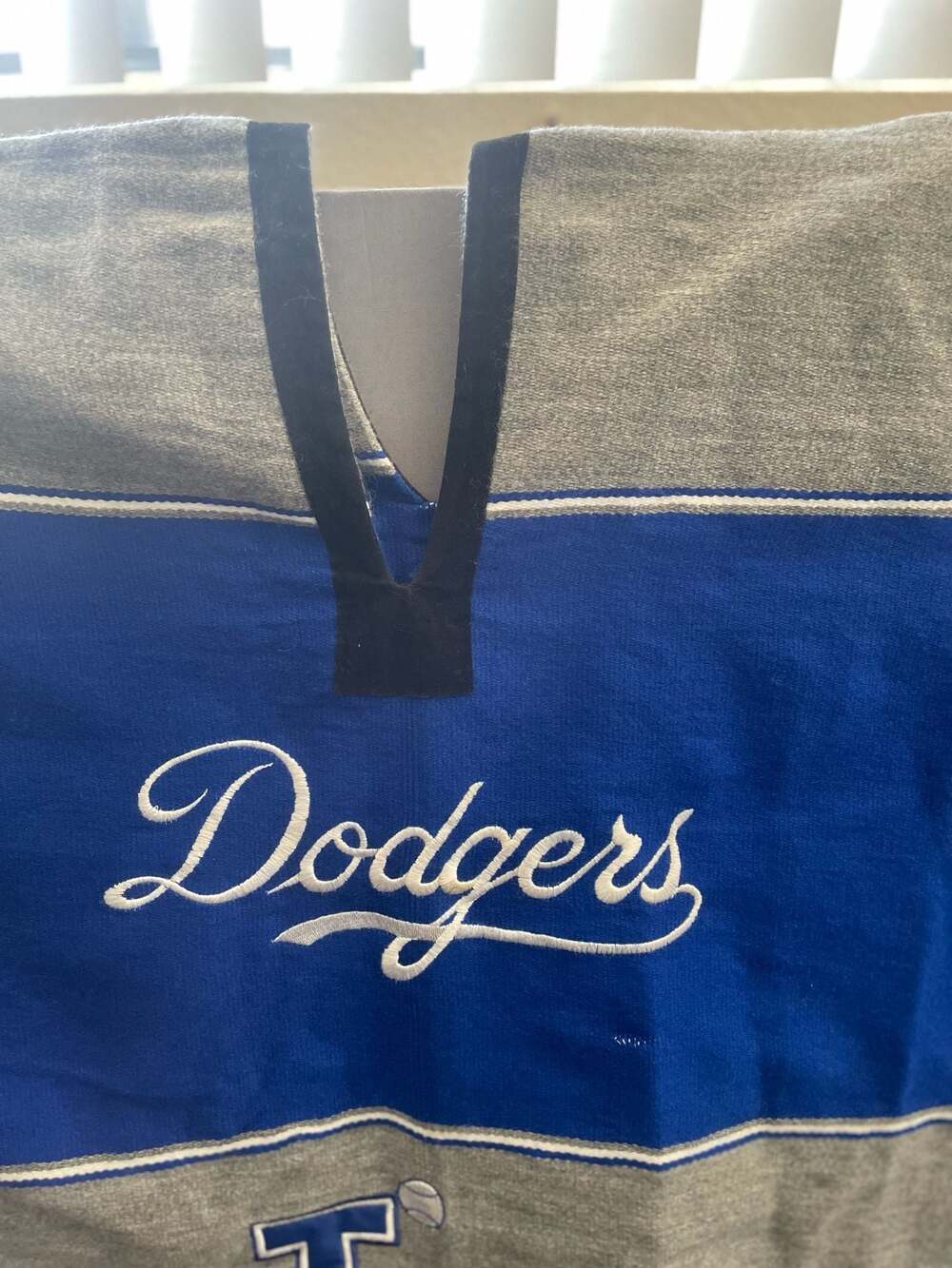 Los Angeles Dodgers Mexican Stitched Serape Poncho Pullover with Fringe - Picture 3 of 6